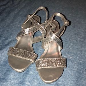 Wore them for homecoming, no longer need.